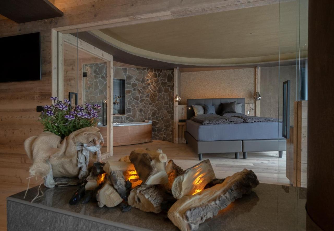 La Roccia Wellness Hotel 卡瓦莱塞 外观 照片